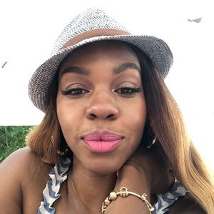 Meet your Posher, Roxanna